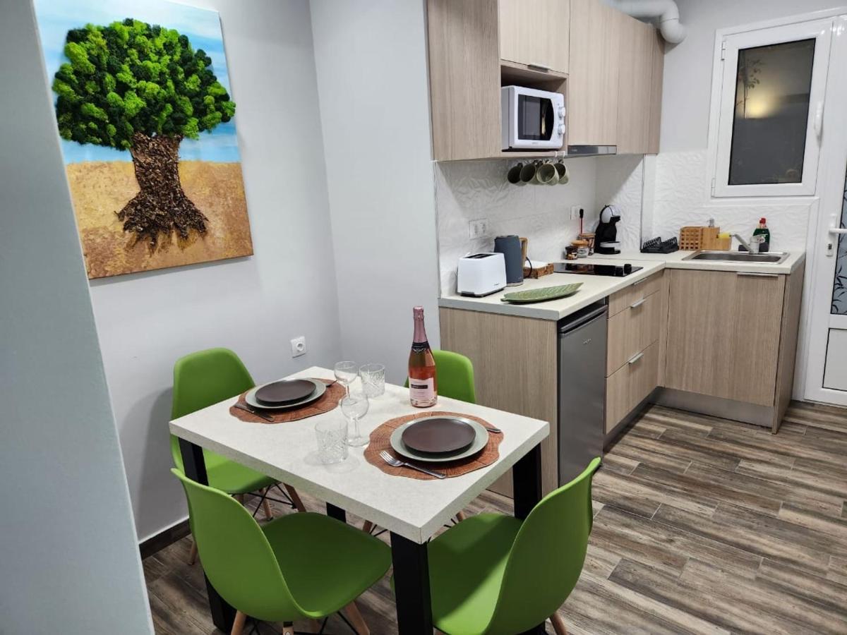 Cozy Apartment Metaxourgeio Greendom Atenas Exterior foto